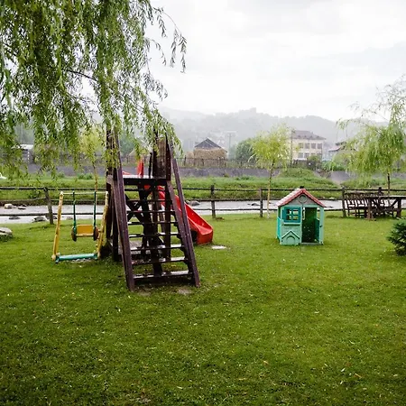 Pensiunea Trei Ponei 3*