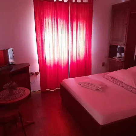 Gasthuis Pensiunea Trei Ponei 3*